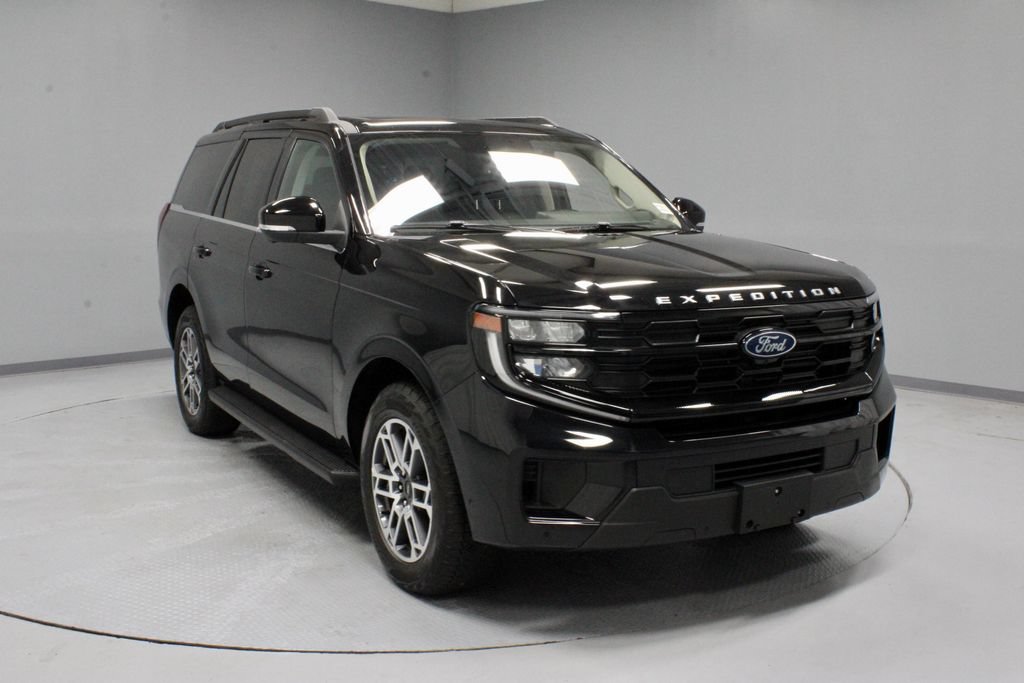 Certified 2025 Ford Expedition Active AWD/4WD image 1