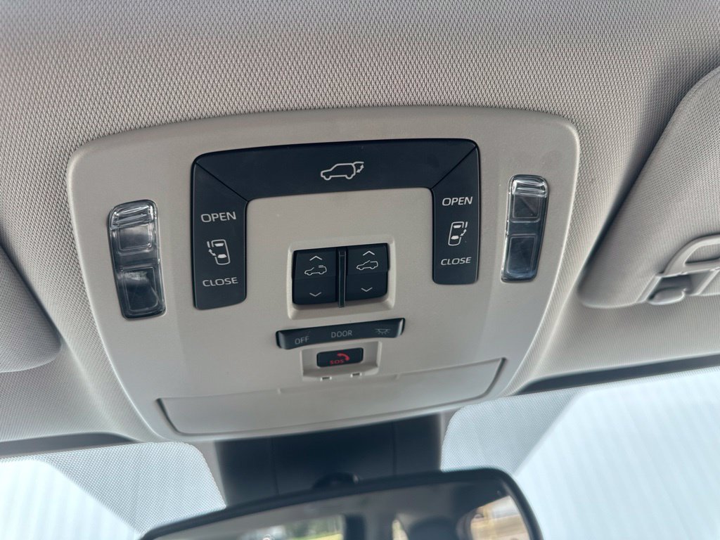 Used 2021 Toyota Sienna XLE w/ XLE Plus Package FWD image 40
