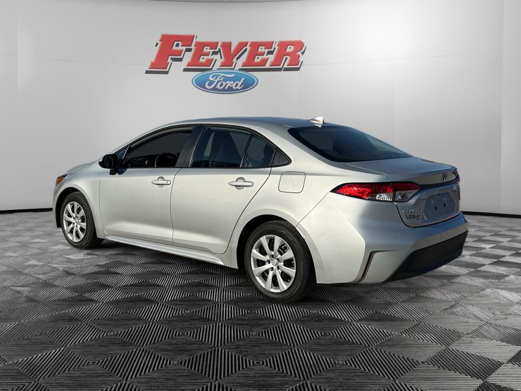 Used 2024 Toyota Corolla LE FWD image 3