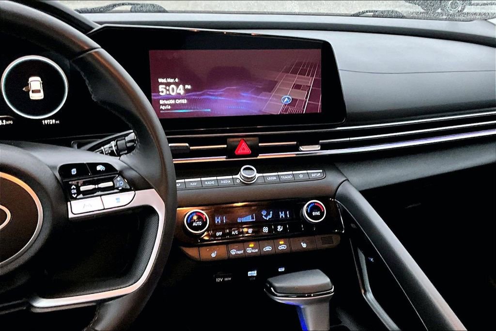 Used 2025 Hyundai Elantra SEL image 6