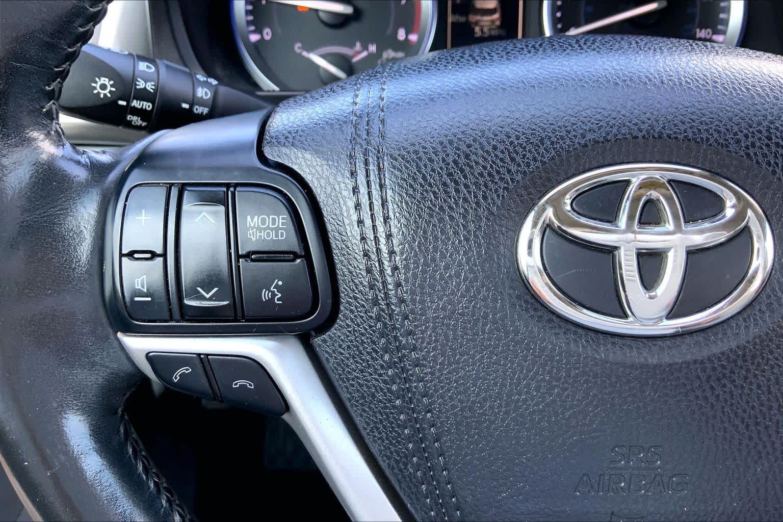 Used 2017 Toyota Highlander XLE AWD/4WD image 24