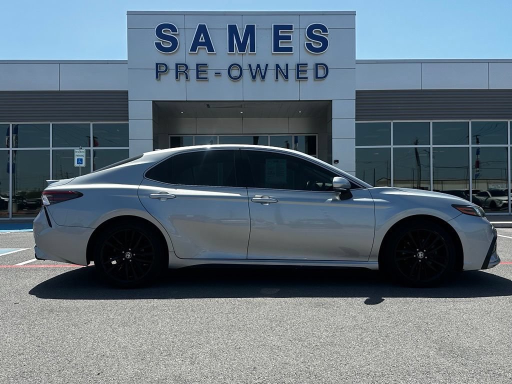 Used 2022 Toyota Camry XSE FWD image 2