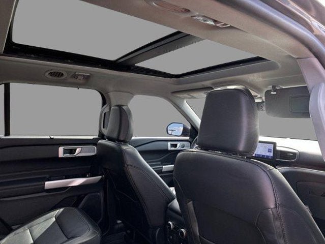 Certified 2022 Ford Explorer Limited w/ Equipment Group 301A AWD/4WD image 10