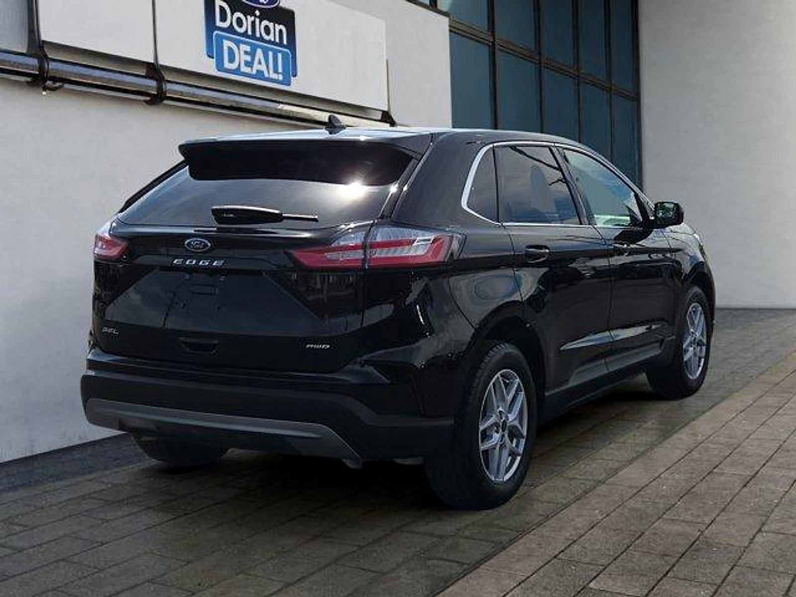 Certified 2023 Ford Edge SEL w/ Convenience Package AWD/4WD image 3