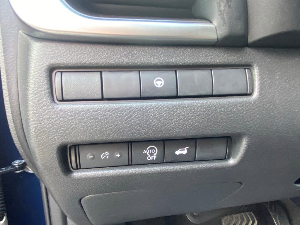 Used 2024 Nissan Rogue SV AWD/4WD image 12