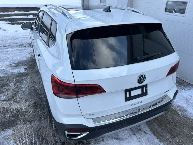 Used 2023 Volkswagen Taos SE w/ Panoramic Sunroof Package image 4
