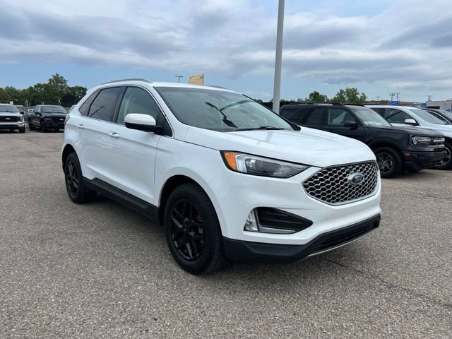 Certified 2024 Ford Edge SEL w/ Convenience Package AWD/4WD image 3