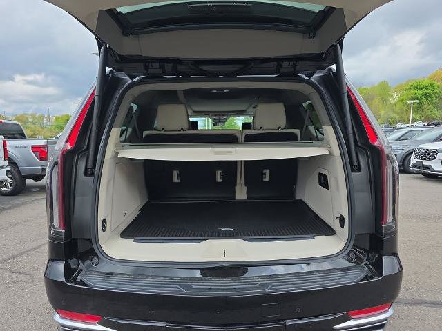 Used 2022 Cadillac Escalade ESV Premium Luxury Platinum AWD/4WD image 16