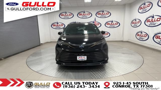 Used 2024 Toyota Sienna AWD image 3
