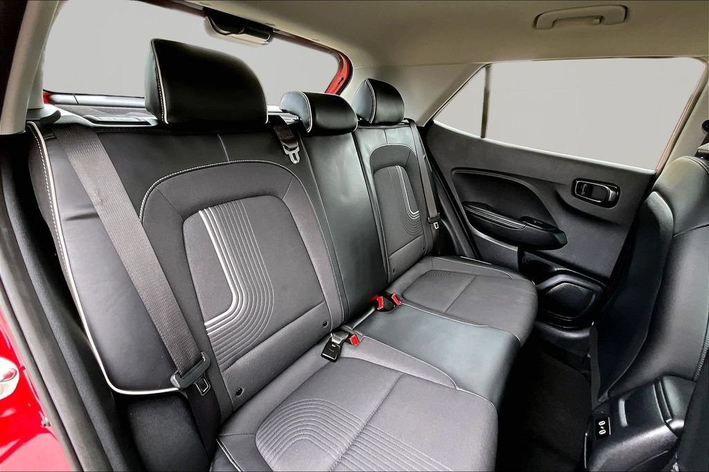 Used 2024 Hyundai Venue Limited FWD image 27