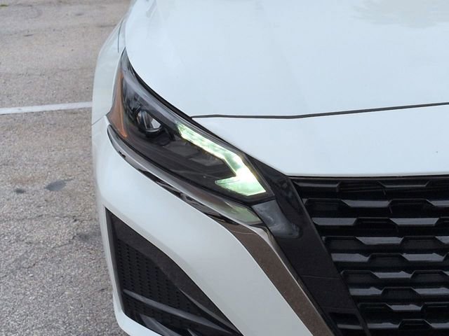 Used 2025 Nissan Altima 2.5 SR w/ SR Premium Package image 10