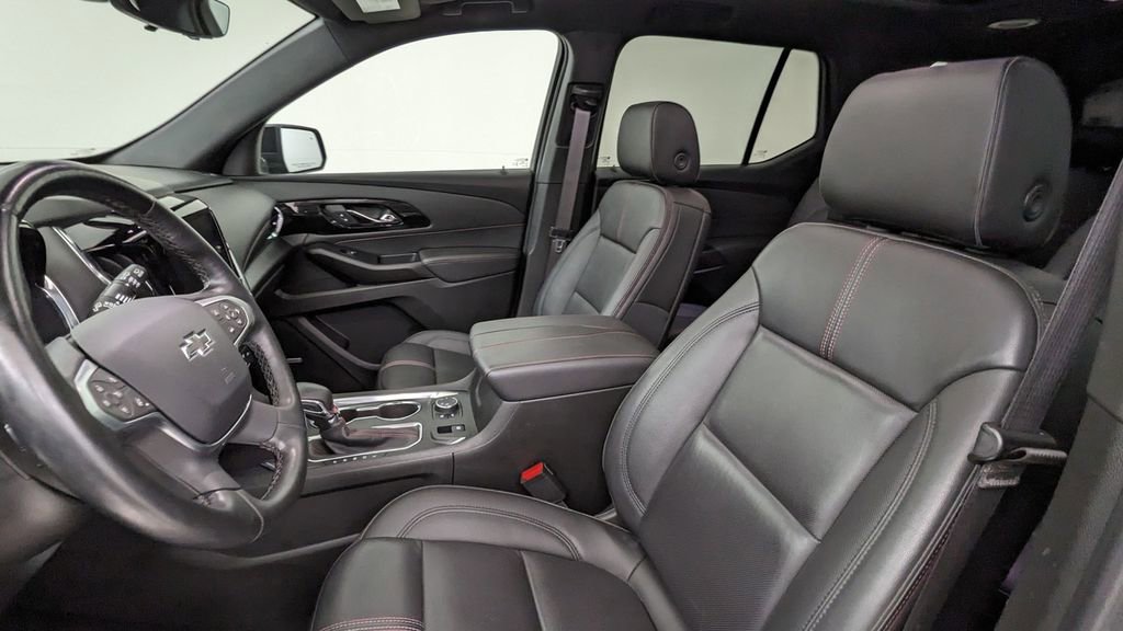 Used 2023 Chevrolet Traverse RS image 2