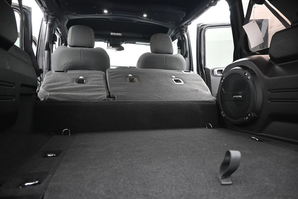 Used 2024 Jeep Wrangler Unlimited AWD/4WD image 21