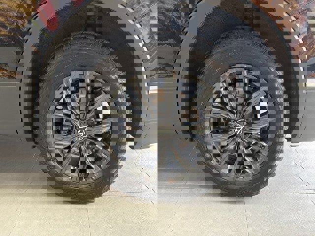 Used 2024 Volkswagen Tiguan SE image 12