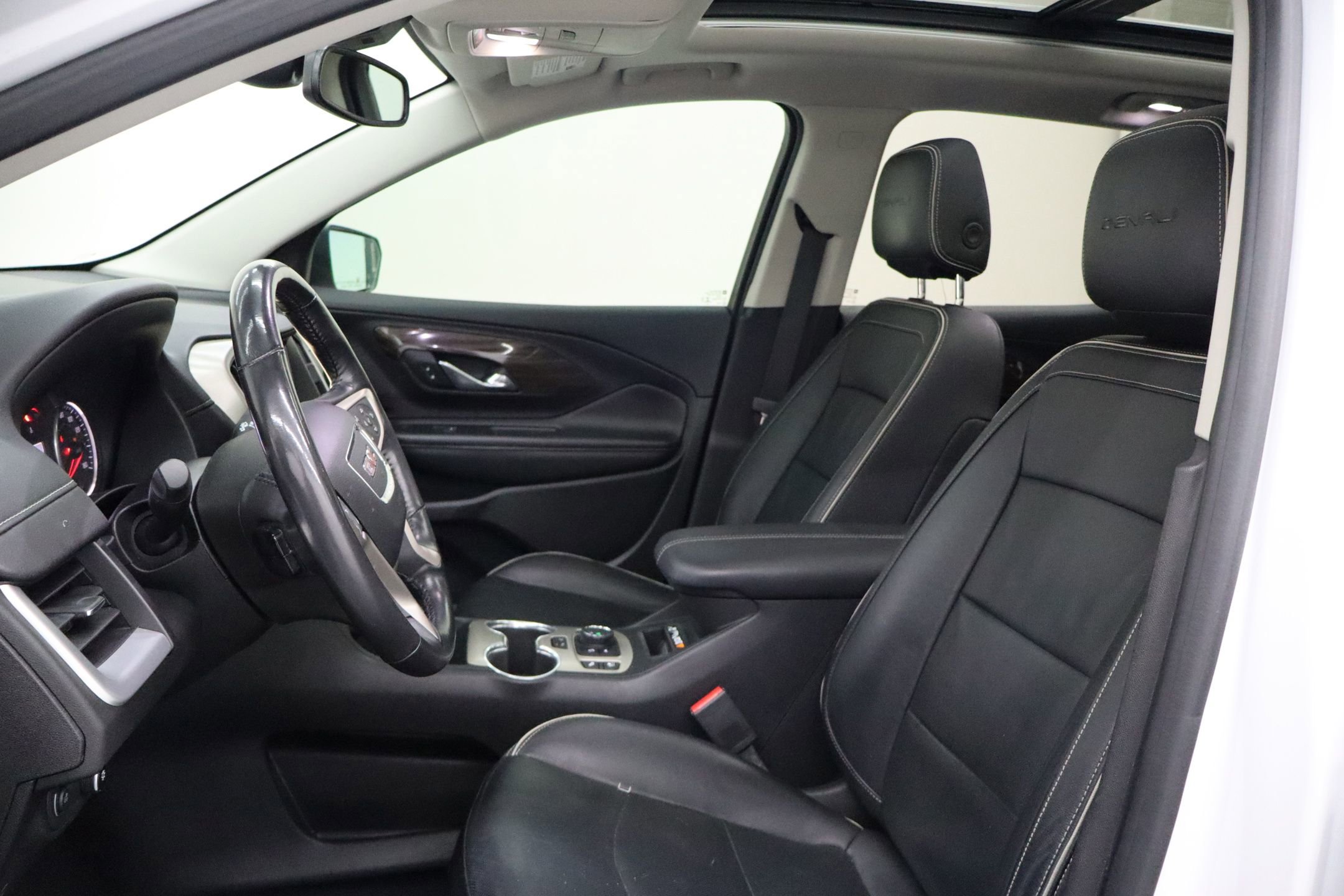 Used 2019 GMC Terrain Denali w/ Advanced Safety Package image 14