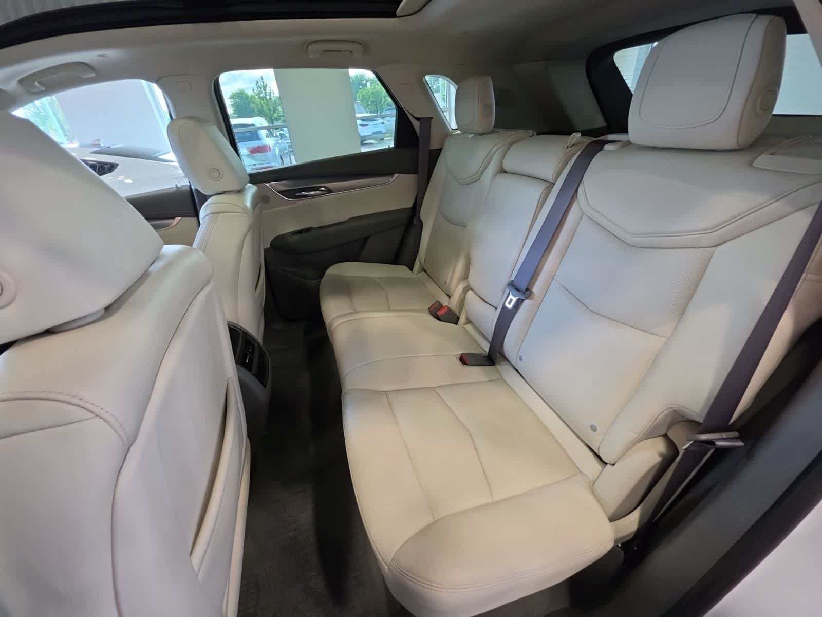 Used 2017 Cadillac XT5 Premium Luxury w/ Driver Assist Package AWD/4WD image 32