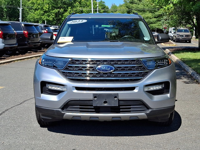 Certified 2023 Ford Explorer XLT w/ Equipment Group 202A AWD/4WD image 3