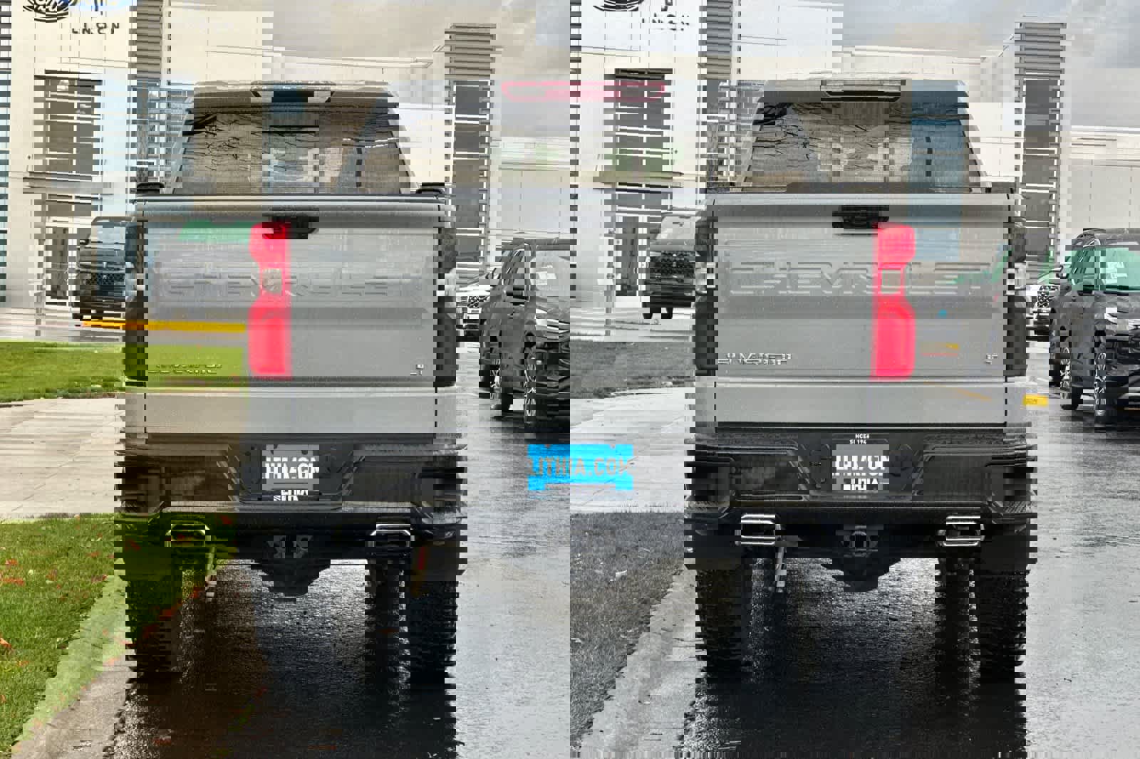 Used 2024 Chevrolet Silverado 1500 LT Trail Boss w/ Convenience Package II image 4