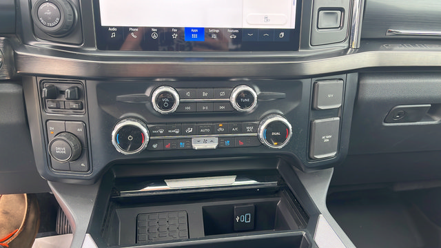 Certified 2023 Ford F450 Lariat w/ Lariat Ultimate Package AWD/4WD image 17