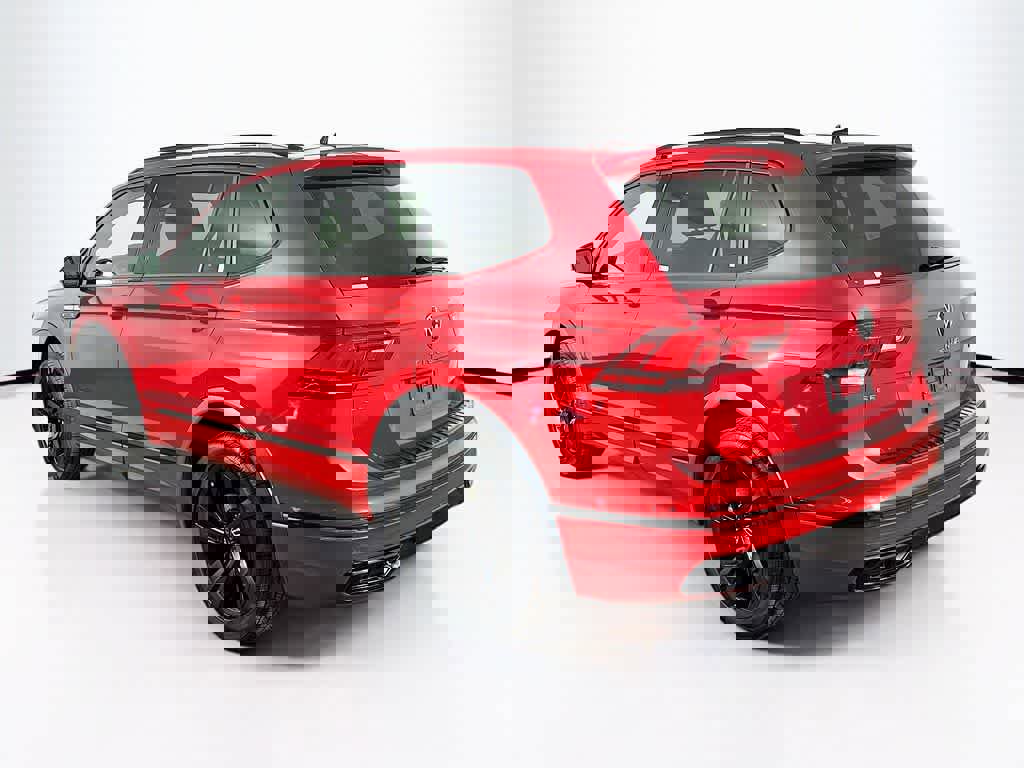 Used 2024 Volkswagen Tiguan SE R-Line image 3