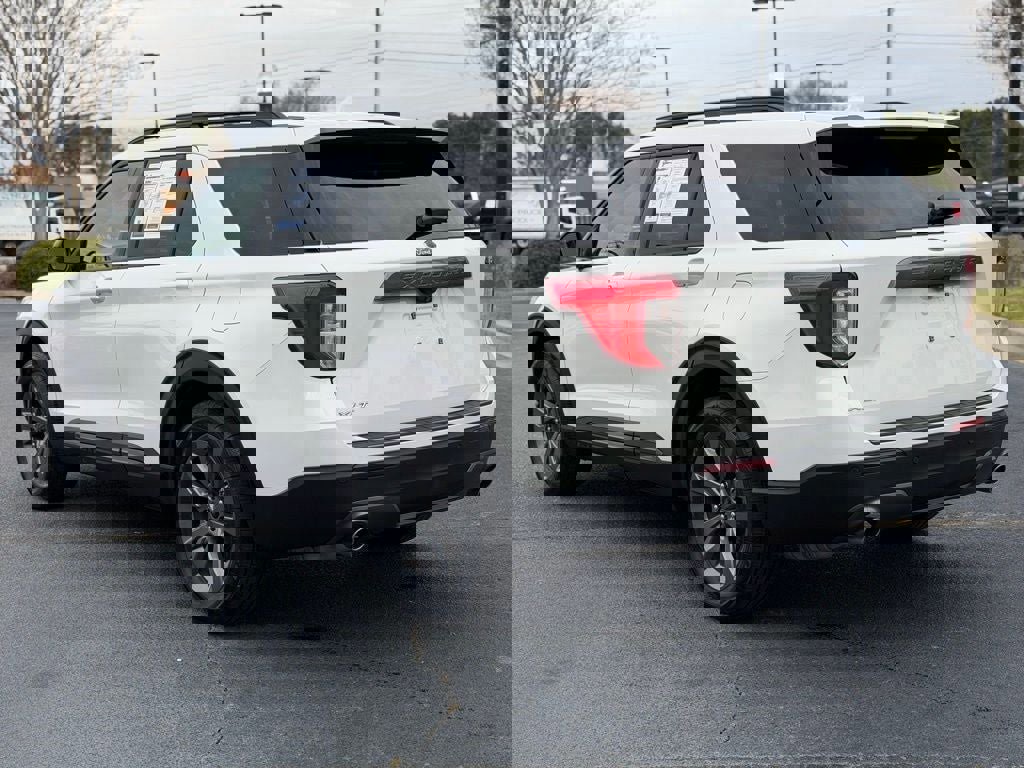 Certified 2023 Ford Explorer XLT w/ Equipment Group 202A image 6