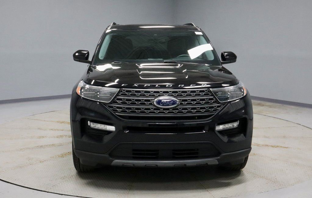 Certified 2023 Ford Explorer XLT w/ Equipment Group 202A image 9