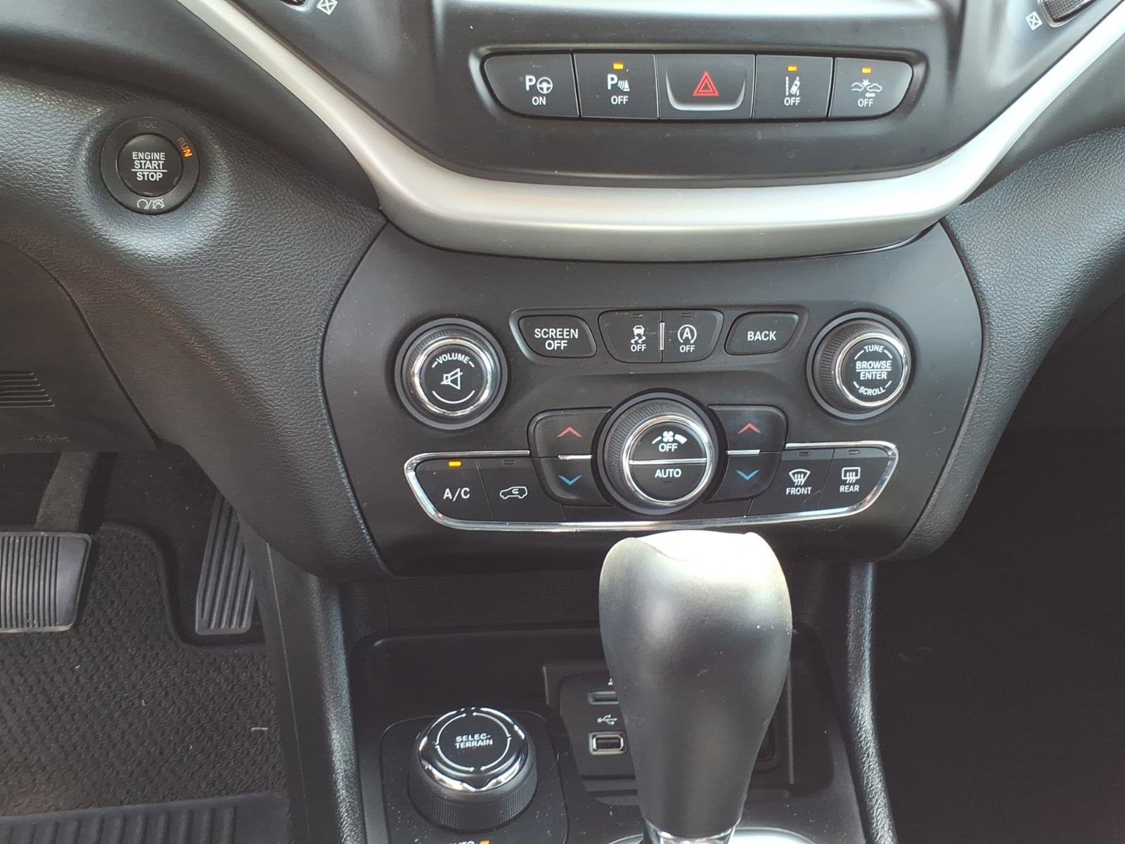 Used 2018 Jeep Cherokee Overland w/ Technology Group AWD/4WD image 21