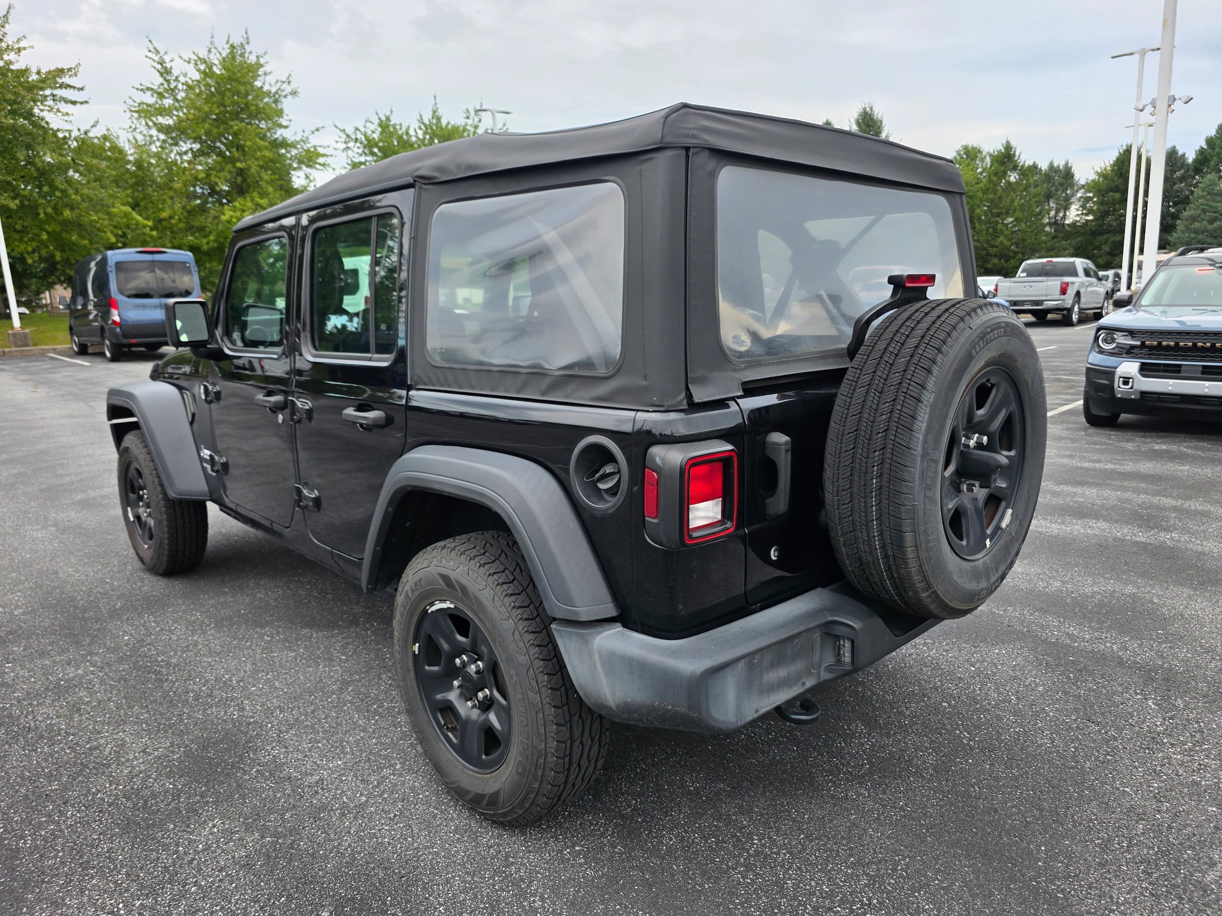 Used 2020 Jeep Wrangler Unlimited Sport AWD/4WD image 3