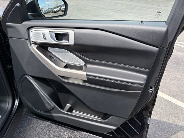 Certified 2022 Ford Explorer Limited w/ Limited Technology Package AWD/4WD image 38
