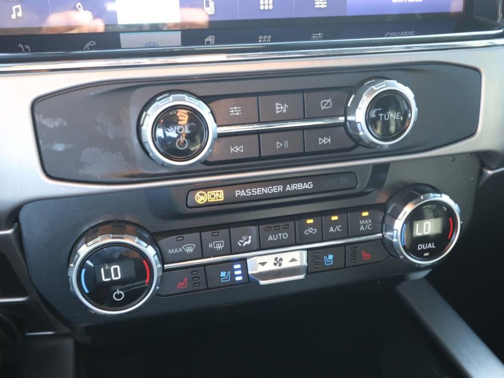 Certified 2022 Ford F450 Platinum w/ FX4 Off-Road Package image 23