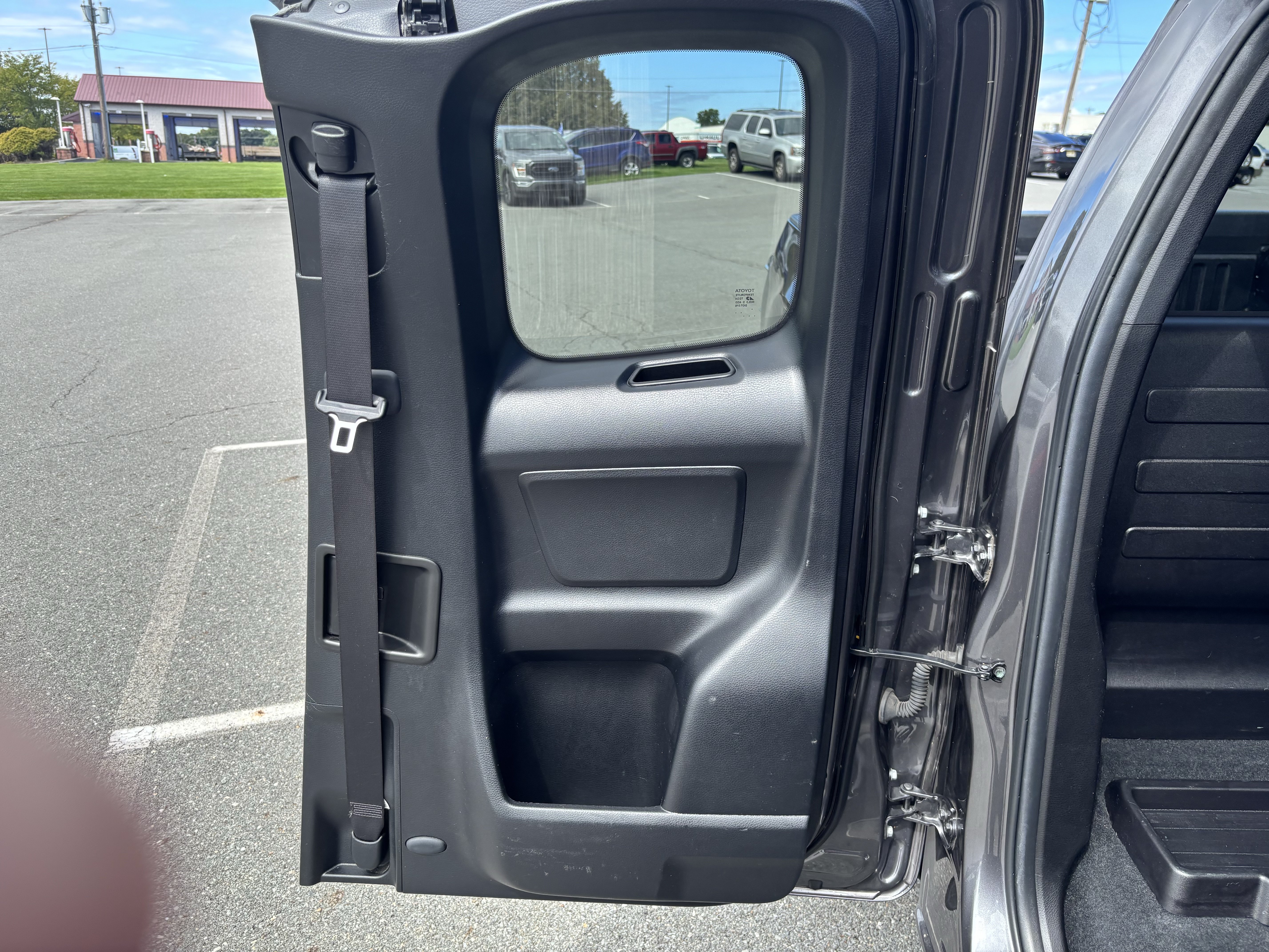 Used 2022 Toyota Tacoma SR AWD/4WD image 37