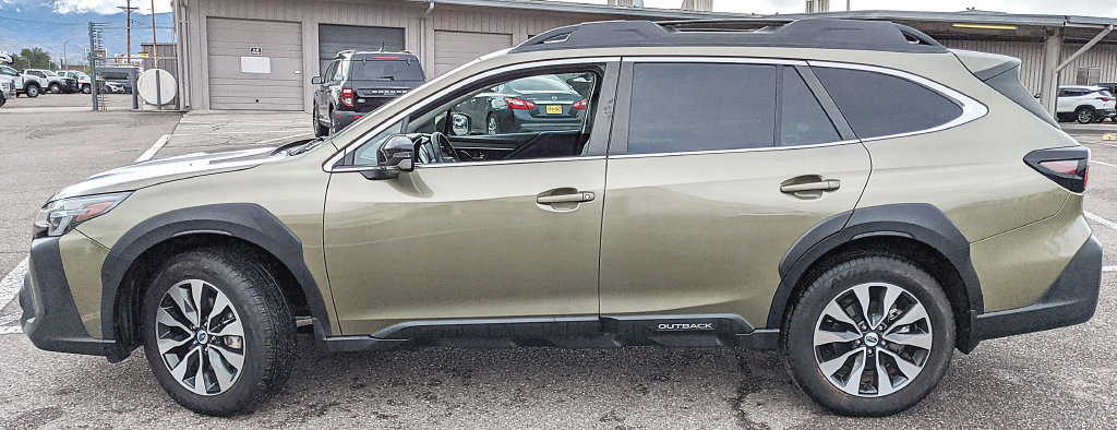 Used 2025 Subaru Outback Limited AWD/4WD image 5