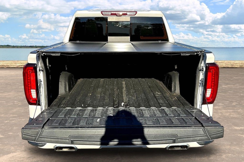 Used 2023 GMC Sierra 1500 Denali w/ Technology Package AWD/4WD image 9