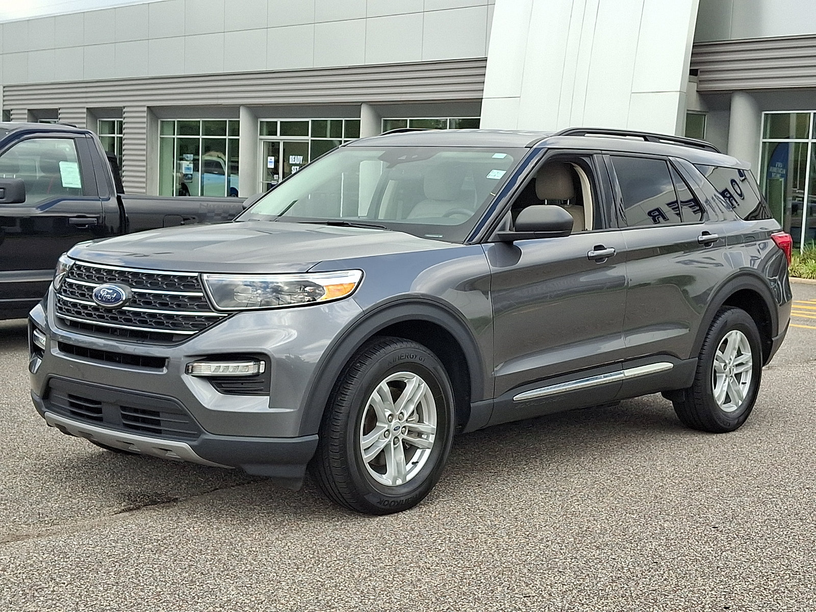 Certified 2023 Ford Explorer XLT w/ Equipment Group 202A AWD/4WD image 5