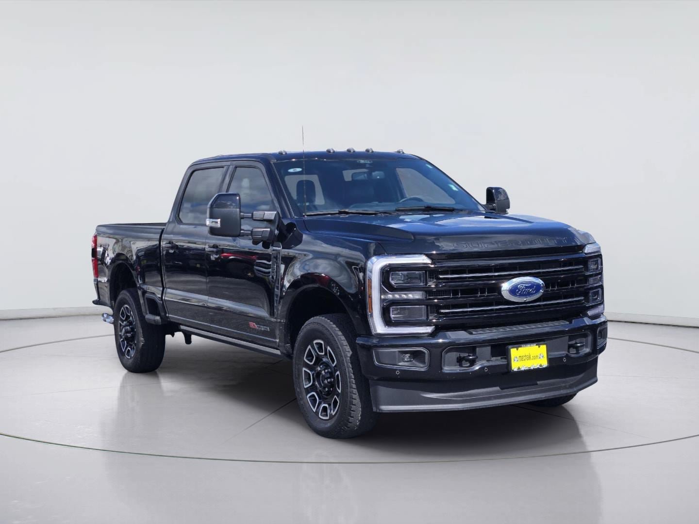 Certified 2025 Ford F250 Platinum AWD/4WD image 3
