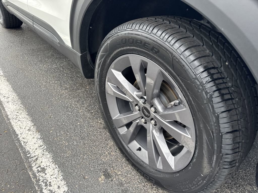 Certified 2022 Ford Explorer XLT w/ Equipment Group 202A image 13