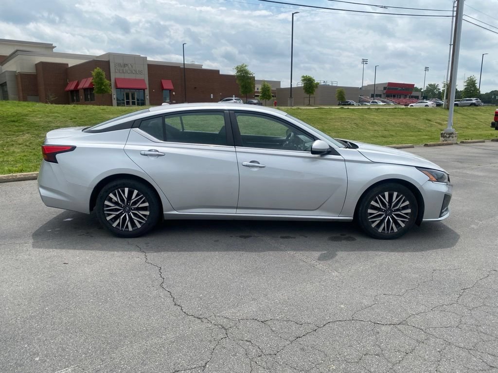 Used 2023 Nissan Altima 2.5 SV FWD image 8