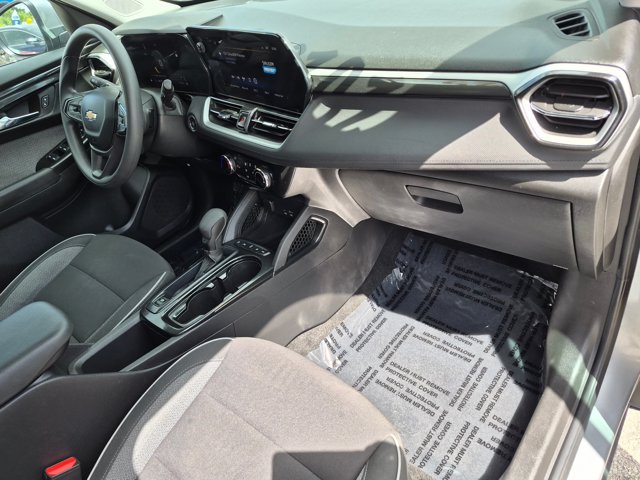 Used 2025 Chevrolet TrailBlazer LT AWD/4WD image 27