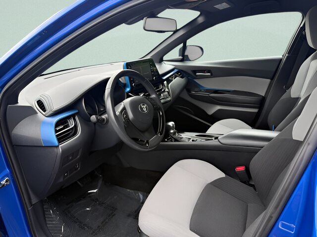 Used 2019 Toyota C-HR XLE FWD image 4