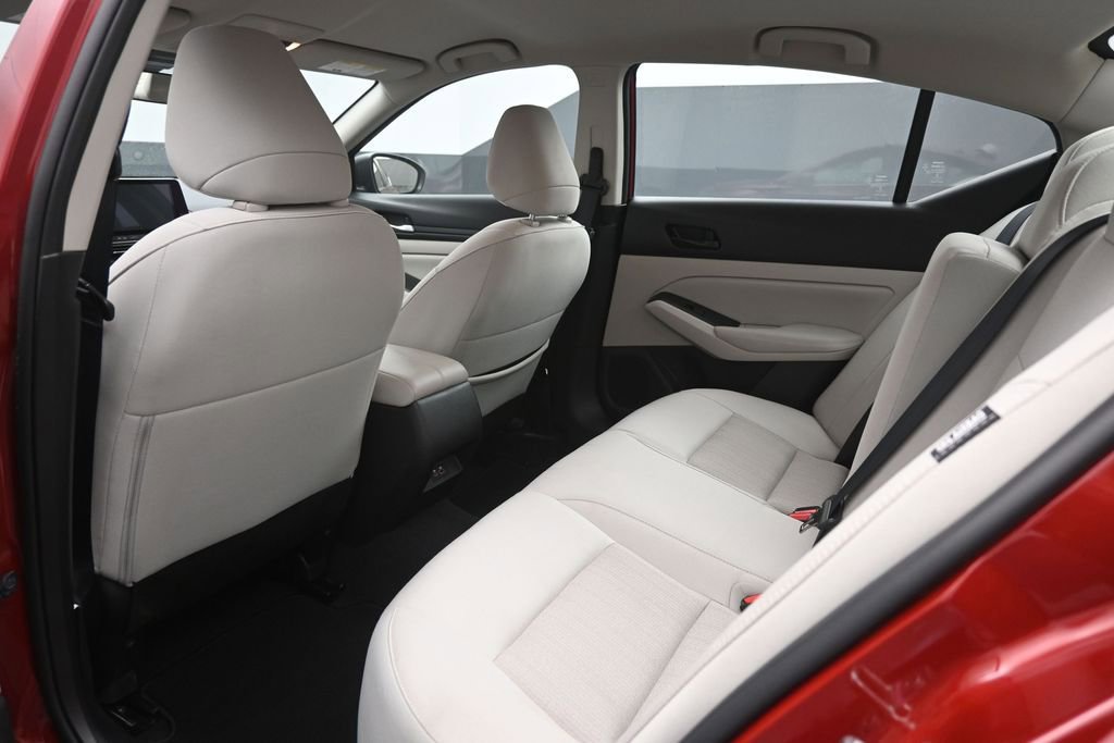 Used 2025 Nissan Altima 2.5 SV FWD image 25