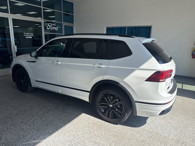 Used 2022 Volkswagen Tiguan SE R-Line AWD/4WD image 4