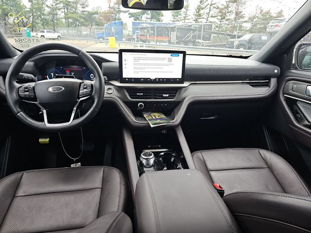 Certified 2025 Ford Explorer Platinum w/ LUX Leather Package AWD/4WD image 13