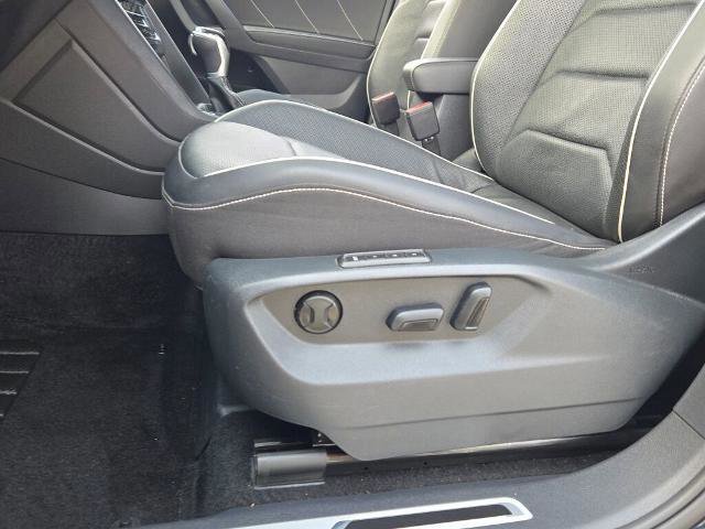 Used 2023 Volkswagen Tiguan SEL R-Line image 24
