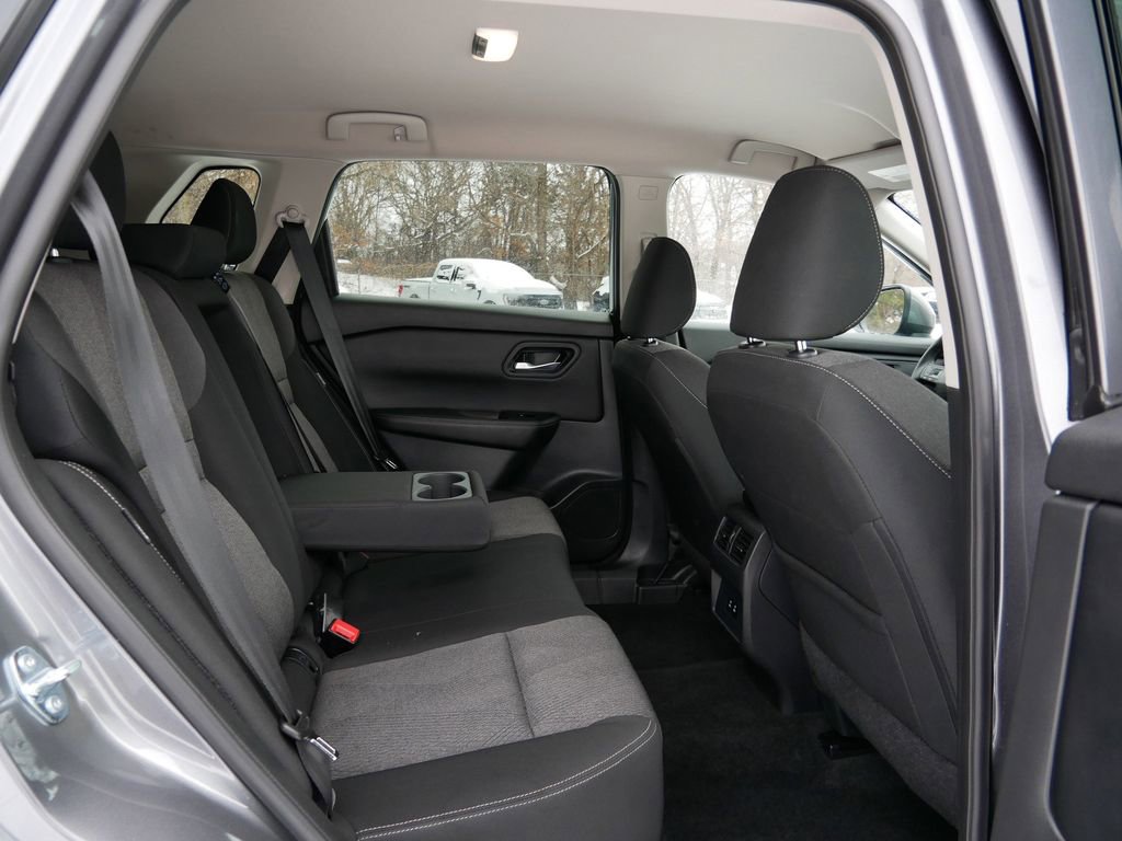 Used 2025 Nissan Rogue SV image 9