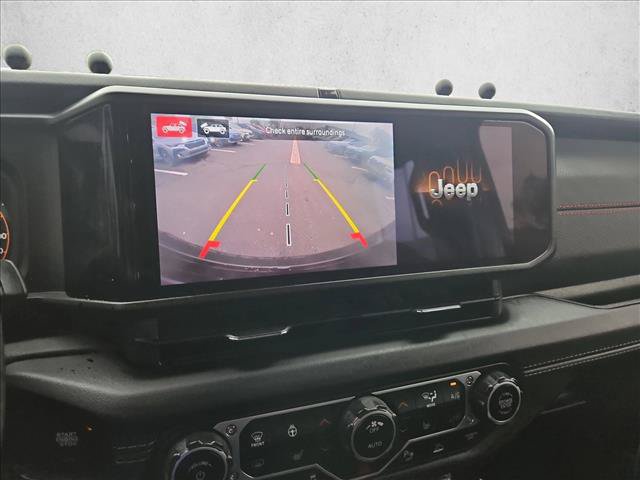 Used 2024 Jeep Wrangler Unlimited Rubicon AWD/4WD image 13