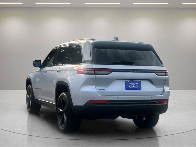 Used 2023 Jeep Grand Cherokee Altitude AWD/4WD image 5