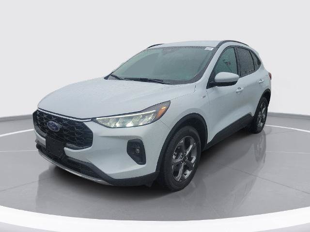 Certified 2025 Ford Escape ST-Line Select AWD/4WD image 3