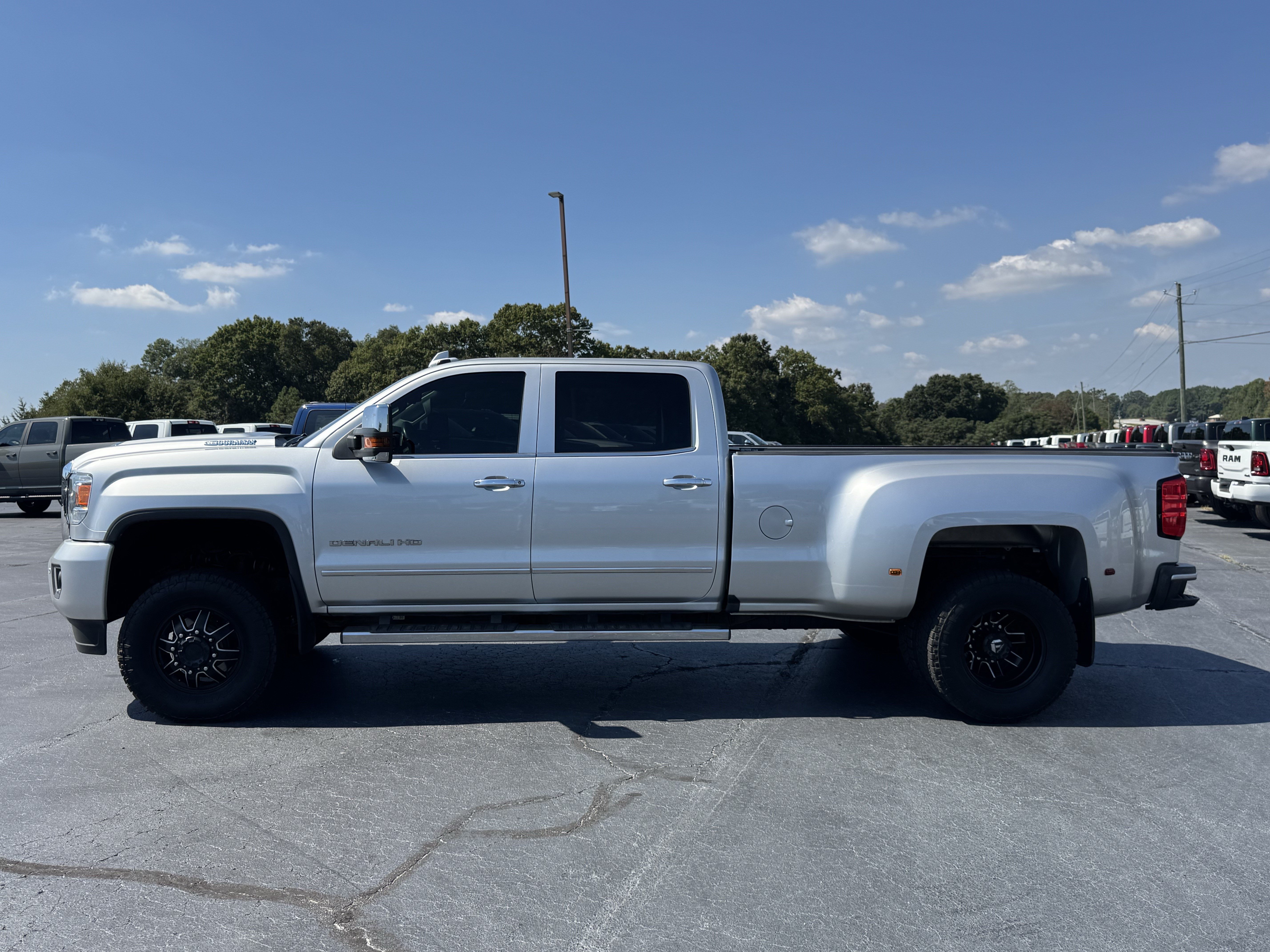 Used 2017 GMC Sierra 3500 Denali w/ Duramax Plus Package AWD/4WD image 8