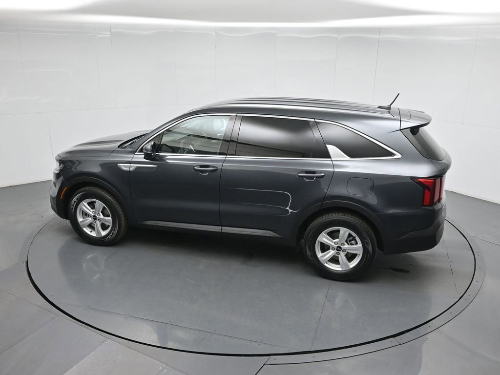 Used 2023 Kia Sorento LX image 25