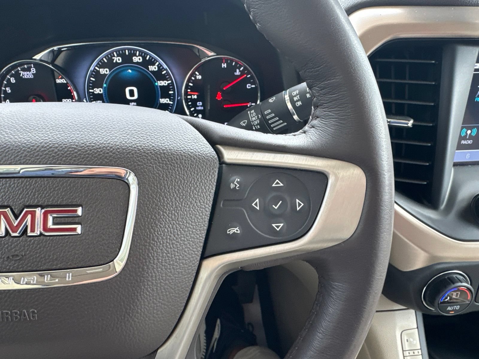 Used 2019 GMC Acadia Denali AWD/4WD image 33